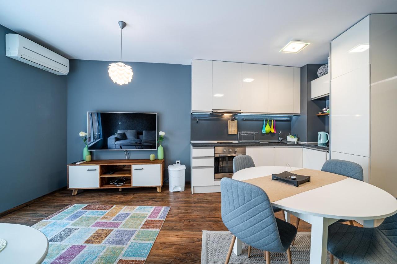 Colibri Central Apartment Varna Exterior photo